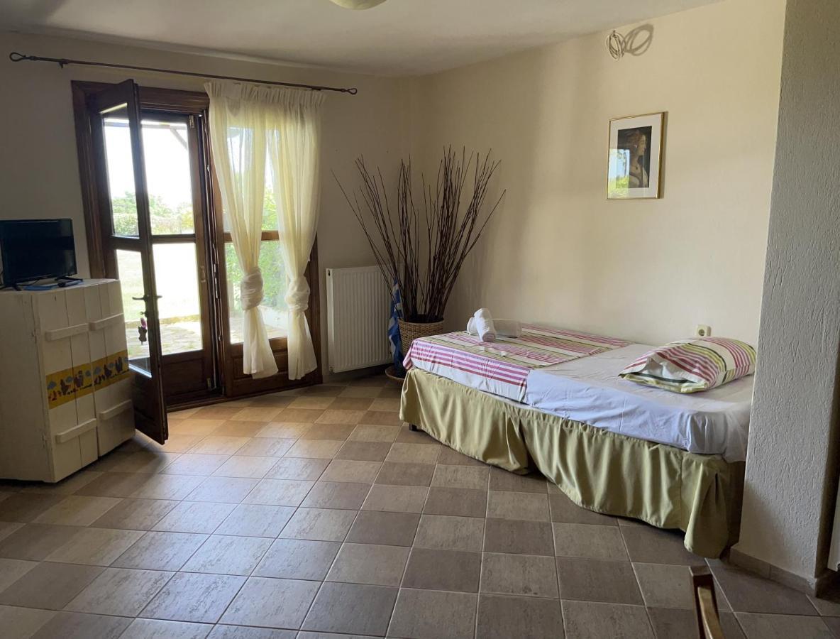 Guesthouse Kaliepia 伊里斯斯 外观 照片