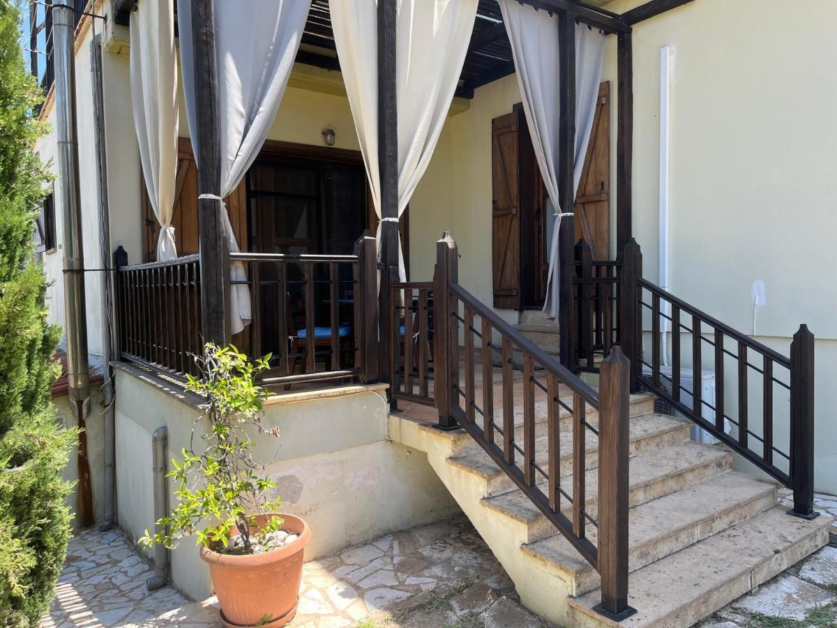 Guesthouse Kaliepia 伊里斯斯 外观 照片